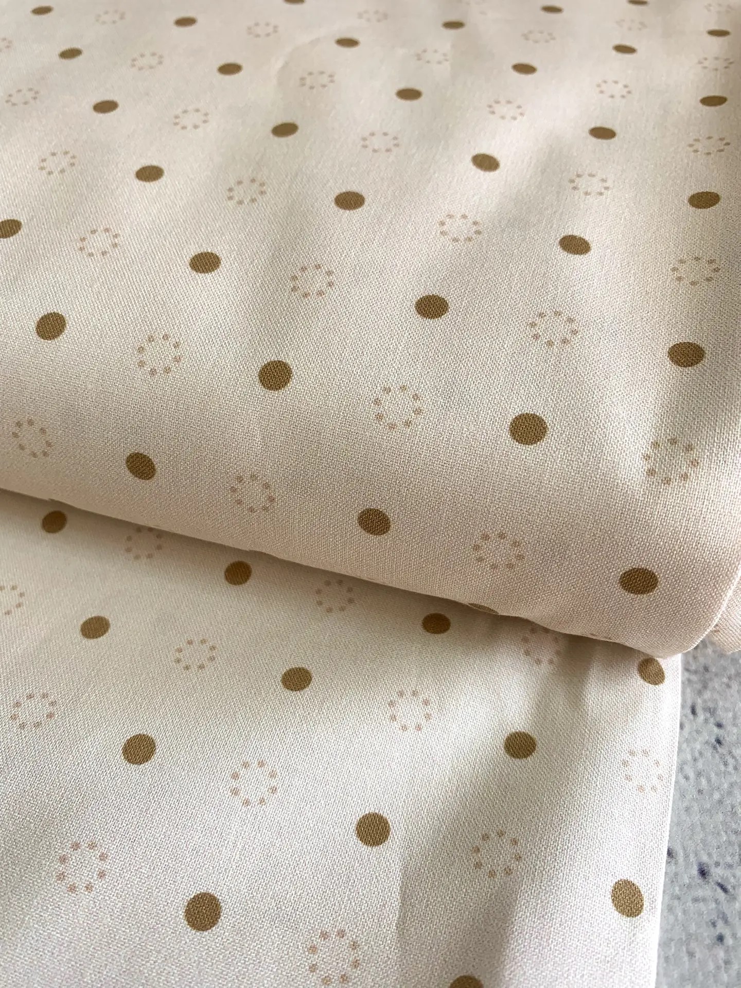 картинка HLW 1502-19 Ткань для пэчворка 100% хлопок JulidoQuilt Нежные сливки от магазина МиТекс на Пушкина 97