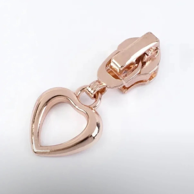 картинка Бегунок галантерейный спираль К6, RoseGold Сердечко mini со стопором от магазина МиТекс на Пушкина 97