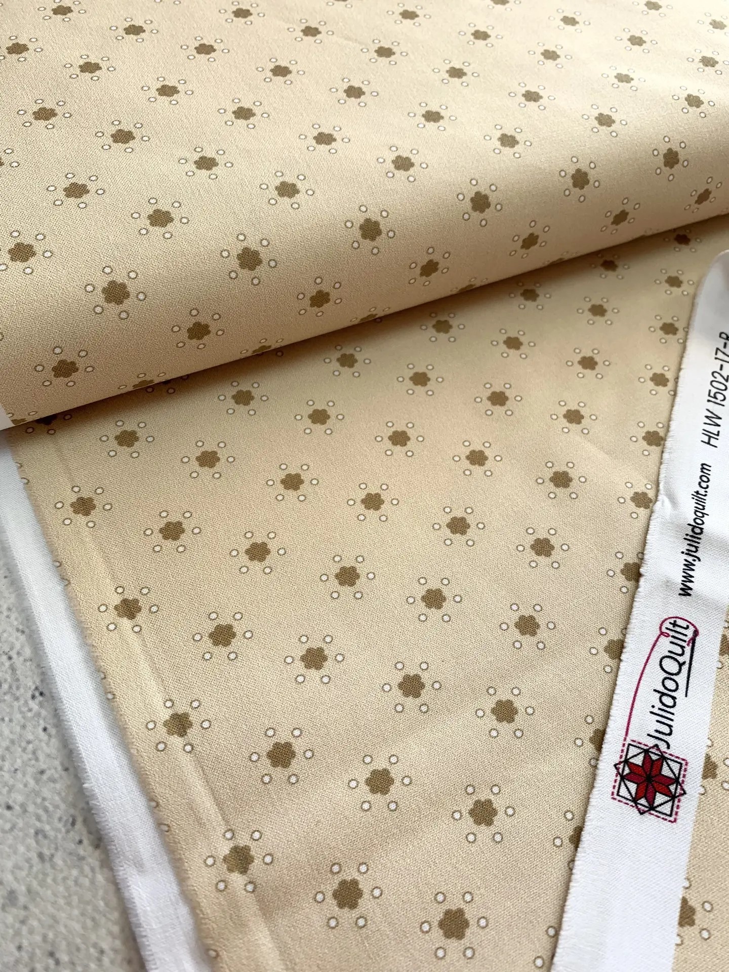 картинка HLW 1502-17 Ткань для пэчворка 100% хлопок JulidoQuilt Нежные сливки от магазина МиТекс на Пушкина 97
