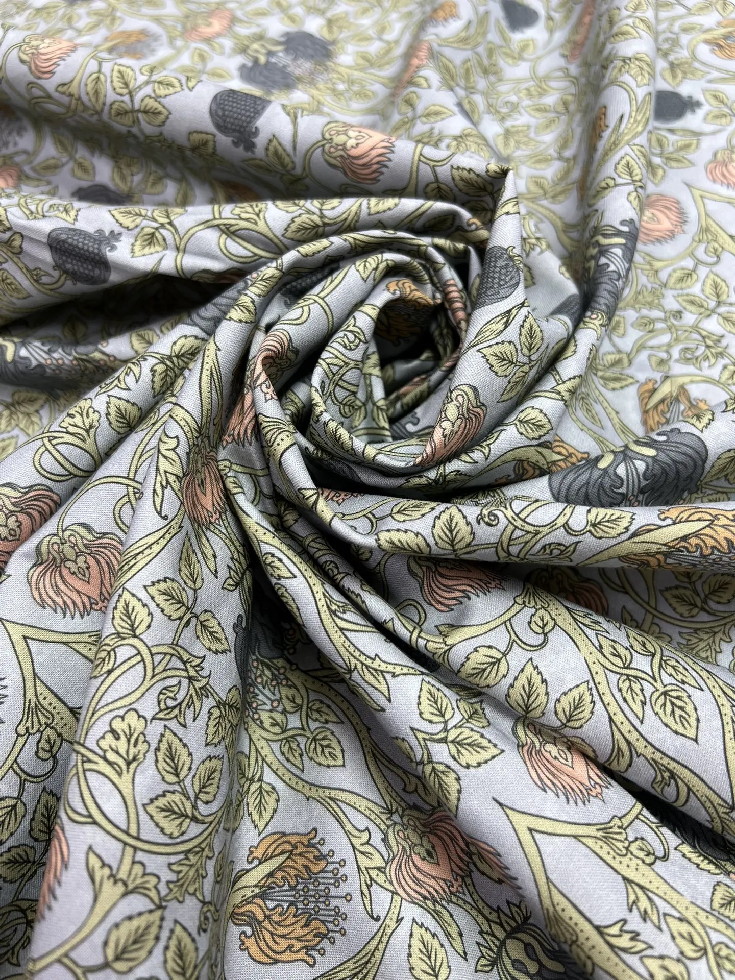 картинка Ткань 100 % хлопок JulidoQuilt 3704 Коллекция Поэзия лепестков от магазина МиТекс на Пушкина 97