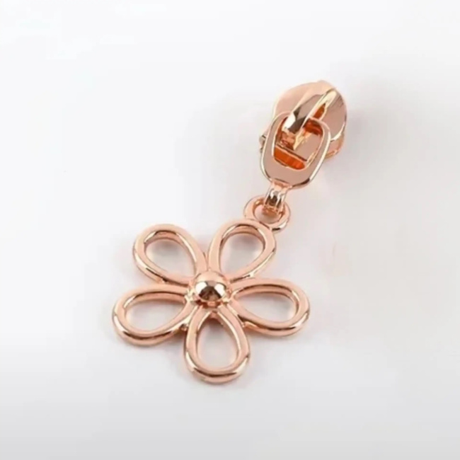 картинка Бегунок галантерейный спираль К6, RoseGold Цветочек от магазина МиТекс на Пушкина 97