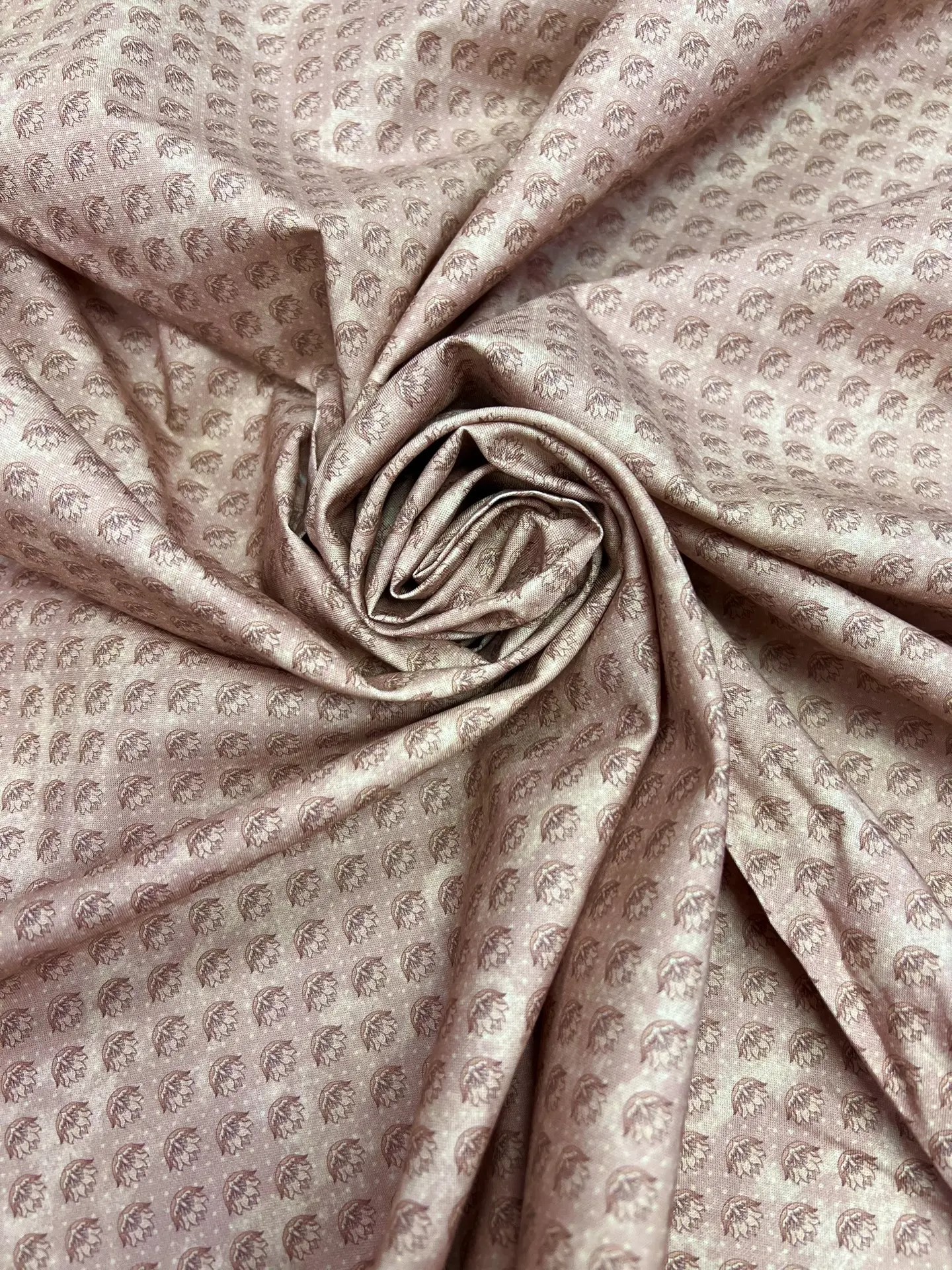 картинка Ткань 100 % хлопок JulidoQuilt 3708 Коллекция Поэзия лепестков от магазина МиТекс на Пушкина 97