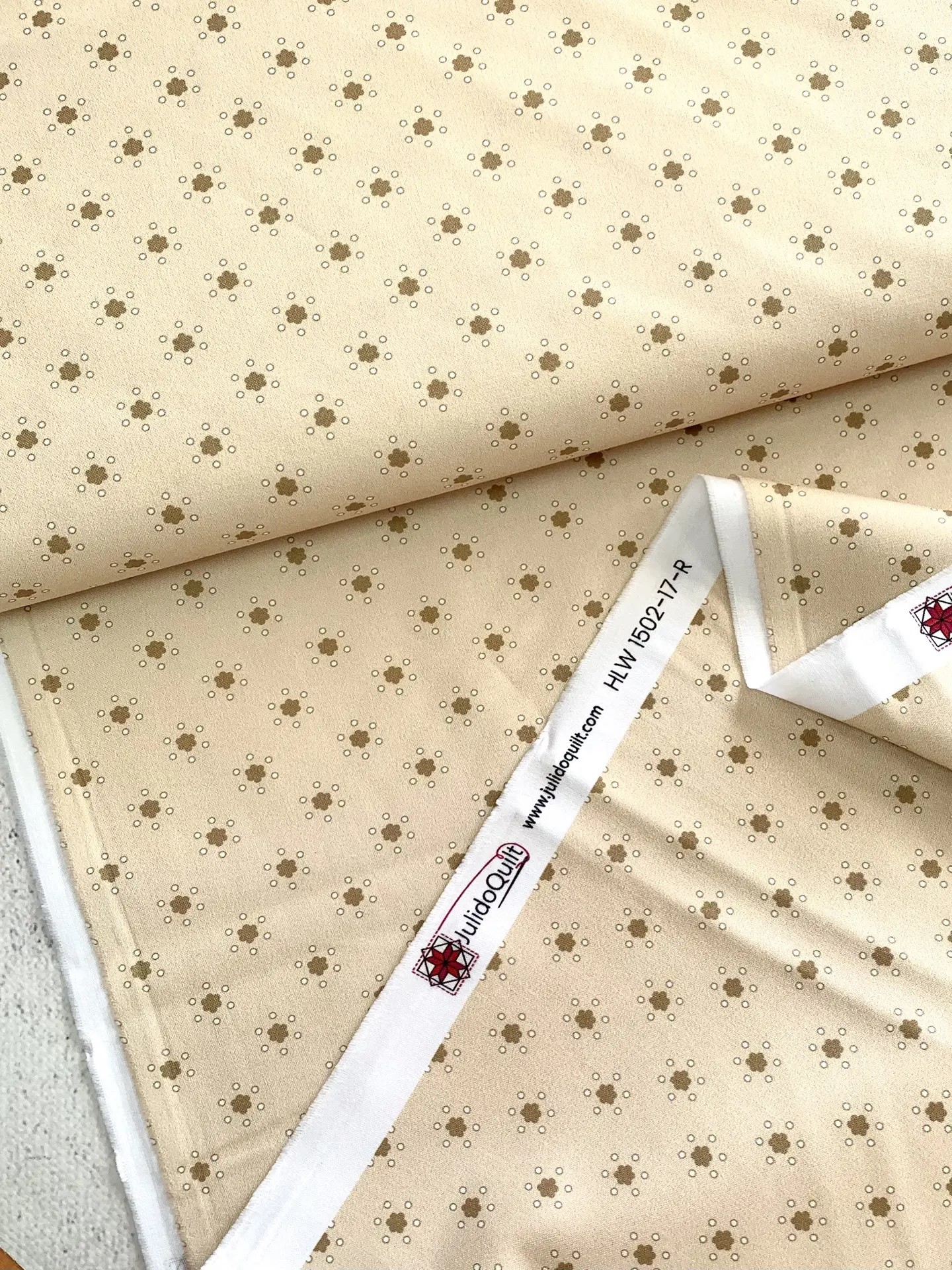 картинка HLW 1502-17 Ткань для пэчворка 100% хлопок JulidoQuilt Нежные сливки от магазина МиТекс на Пушкина 97