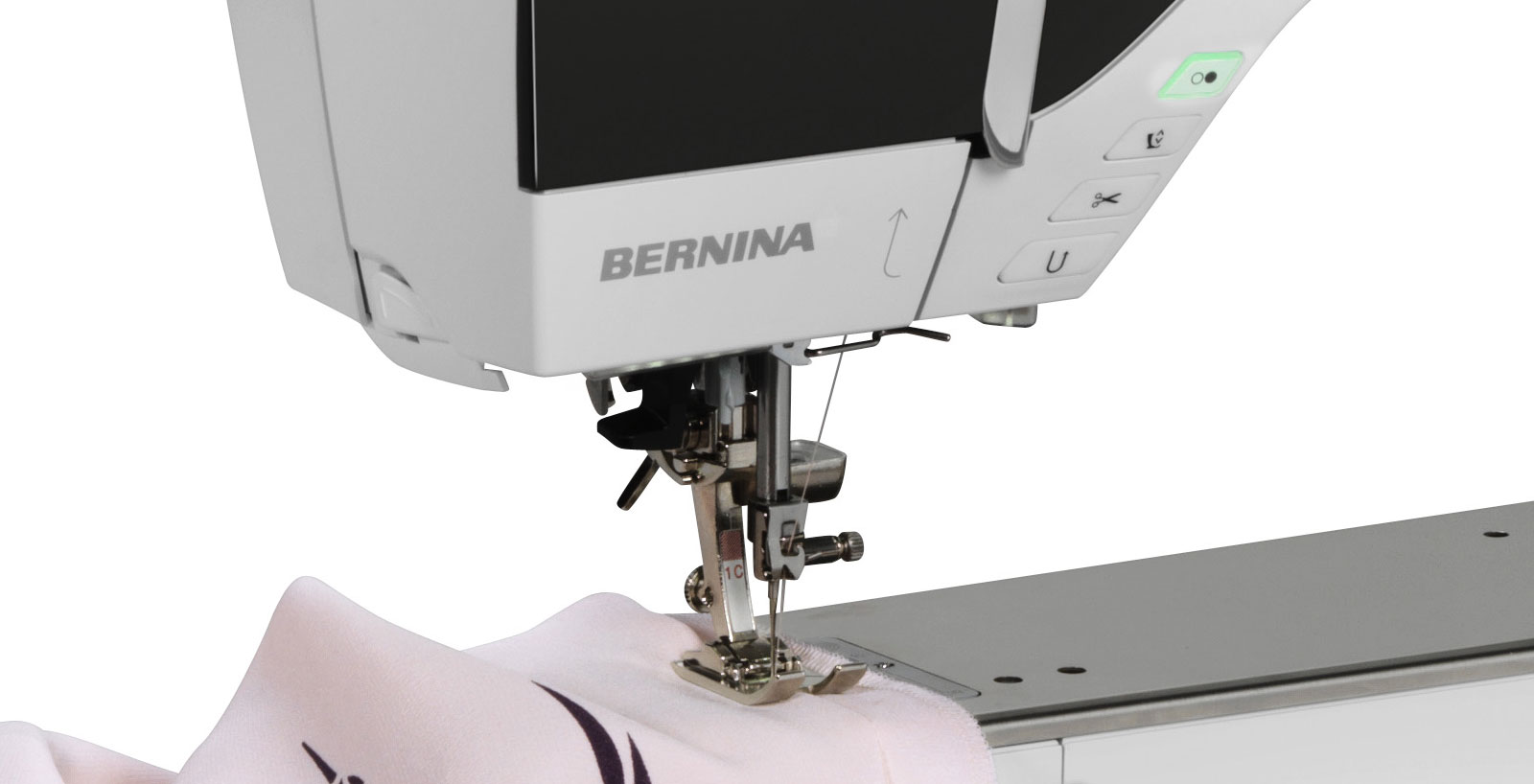 Швейно-вышивальная машина Bernina 790 Plus. Фото N4