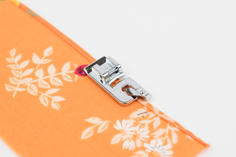 картинка Лапка AU-111 Aurora для шв машин подрубочная 2 мм от магазина МиТекс на Пушкина 97